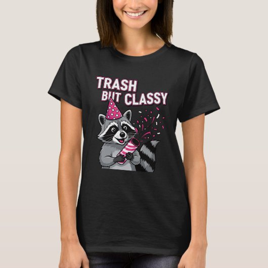 Trash But Classy – Party Raccoon Holiday Edition Tシャツ (正面)