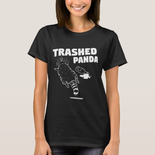 Trashed Panda Drunken Raccoon Funny Meme Tシャツ (正面)