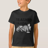 Trashed Panda Funny Drunk Racoon Gets Drunk Meme F Tシャツ (正面)
