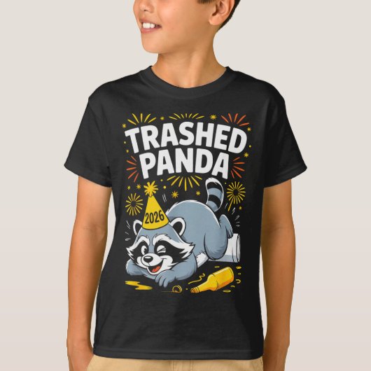 Trashed Panda New Year 2026 Funny Raccoon Design  Tシャツ (正面)