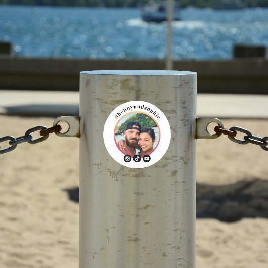 Travel Influencer写真ハッシュタグソーシャルメディアのアイコン ラウンドシール