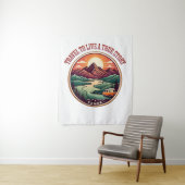 Travel Real Story Tee — No Fake Journeys Badge タペストリー (インサイチュ)