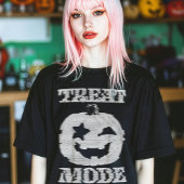 Treat Mode Glitchy Pumpkin Tシャツ