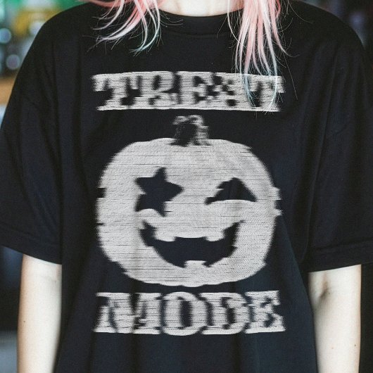 Treat Mode Glitchy Pumpkin Tシャツ