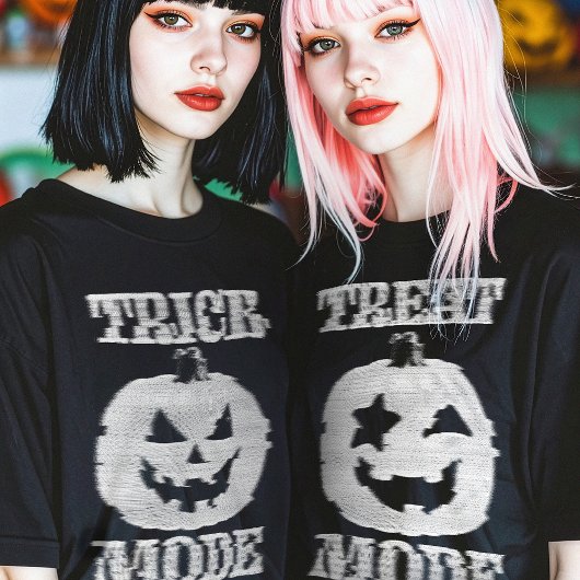 Treat Mode Glitchy Pumpkin Tシャツ