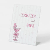 Treats and Sips Sign | A Tiny Bit Engaged 台座サイン (正面)