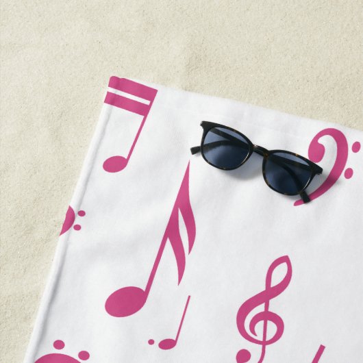 Trebleクレフ、 音符記号ウェーブミュージックノート(ピンクと白) ビーチタオル (インサイチュ)