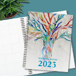 Tree of Life パーソナライズされた 2023プランナー プランナー手帳<br><div class="desc">このユニークプランナーは飾灰色の背景に明るい色の命の木淡い色のを持つ。オリジナルデザインは小さな色鮮やかなガラスを使ってモザイクで作られた。おカスタマイズ前の名前と年でさらに編集するには、デザインツールを使用して、フォント、フォントサイズ、または色を変更する。我々は我々のアートワークを作成するので、あなたは他のデザイナーからの正確な画像を見つけることができない。オリジナルモザイク©ミケーレ・デイヴィス。</div>