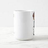 Treeingの歩行者のCoonhound犬の漫画 コーヒーマグカップ (中央)