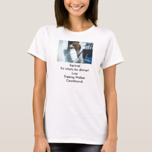 Treeingの歩行者のCoonhound Tシャツ