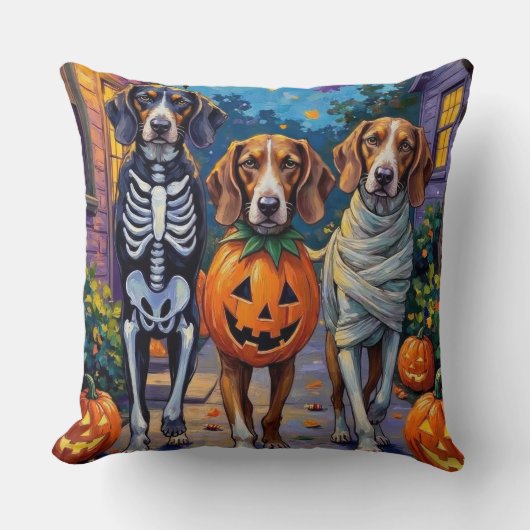 Treeing Walker Coonhound In Halloween Costumes クッション (正面)