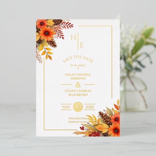 Trendy Fancy Initials Floral Fall Bouquets 箔招待状 (立ち正面)