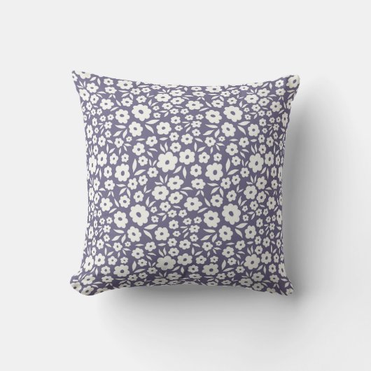 Trendy flowers seamless pattern. Small vintage flo クッション (正面)