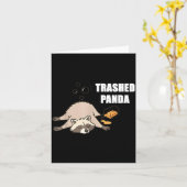 Trendy Funny Trashed Panda Drunk Raccoon Lovers Me カード (黄色い花)