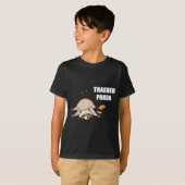 Trendy Funny Trashed Panda Drunk Raccoon Lovers Me Tシャツ (正面フル)