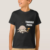 Trendy Funny Trashed Panda Drunk Raccoon Lovers Me Tシャツ (正面)