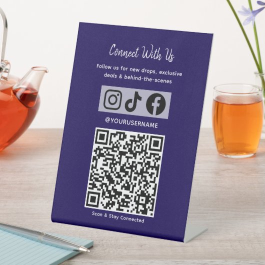 Trendy Holographic QR Code | Connect With Us  台座サイン (インサイチュ)