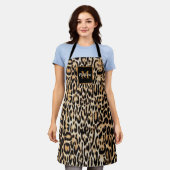 Trendy Leopard Animal Print with Monogram エプロン (着用した状態)