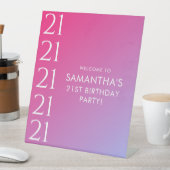 Trendy Modern Bold Pink Gradient 21st Birthday 台座サイン (インサイチュ)