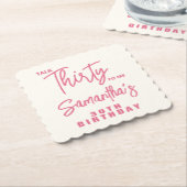 Trendy Pink Talk Thirty To Me 30th Birthday ペーパーコースター (アングル)