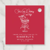 Trendy Red She's The Cherry On Top Bridal Shower フェイバータグ (裏面)