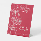 Trendy Red She's The Cherry On Top Bridal Shower 台座サイン (正面)
