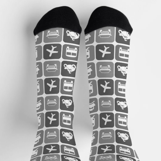 Trendy Travel Icons Black and White Pattern ソックス (上部)