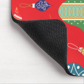 Trendy vintage Christmas ornaments Red background マウスパッド (コーナー)