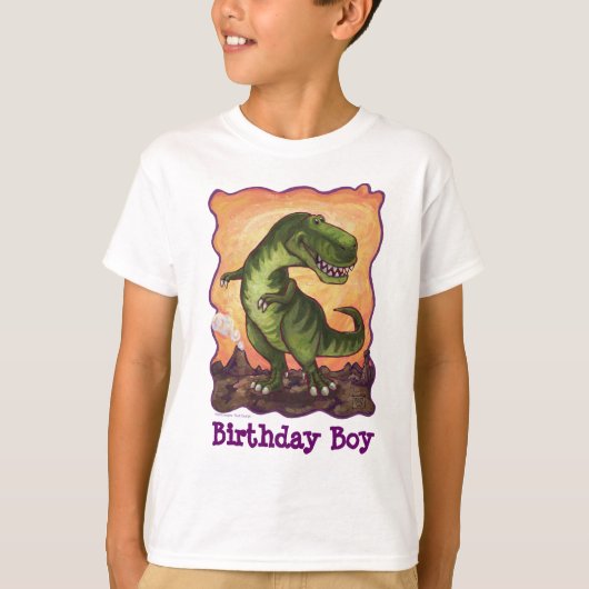 TRexディーノの誕生日の男の子の前部および背部Tシャツ Tシャツ (正面)