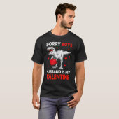 TRex Dinosaur Hearts Sorry Boys Husband Is My Vale Tシャツ (正面フル)