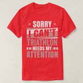 Triathlon Needs Attention Cool Funny Triathlete Tr Tシャツ (デザイン正面)