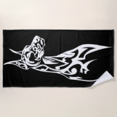 Tribal Doberman Silhouette Minimal Black White ビーチタオル (正面)