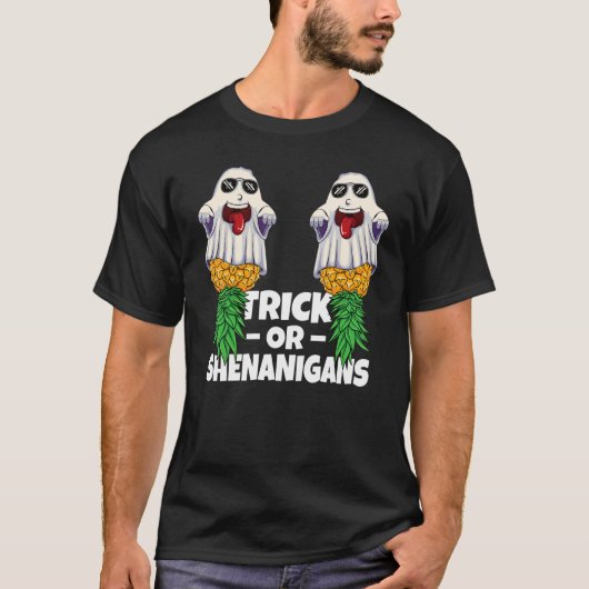 Trick or Shenanigans Pineapple Ghost Halloween Swi Tシャツ (正面)