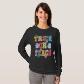 Trick Or Teach Halloween Teacher Cute Ghost Retro Tシャツ (正面フル)