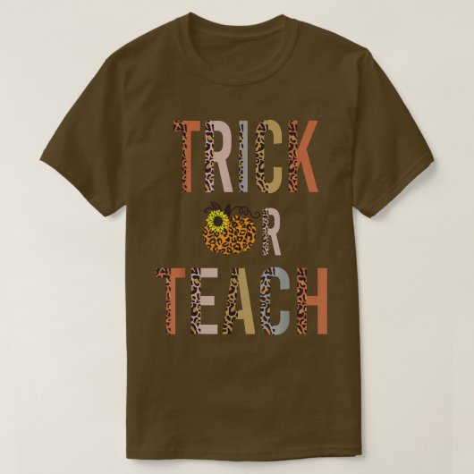 Trick Or Teach Leopard Pumpkin Funny Teacher Hallo Tシャツ (デザイン正面)