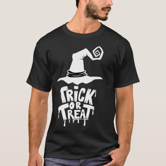 Trick or trea for Halloween witches and zombies Tシャツ (正面)
