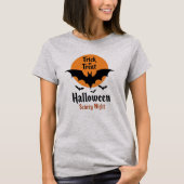 Trick or Treat Halloween Scary Night Bat Tシャツ (正面)