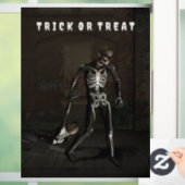 Trick or Treat. Man dressed as skeleton ウィンドウサイン (ホーム)