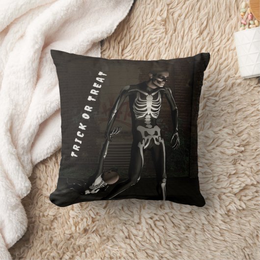 Trick or Treat. Man dressed as skeleton クッション (ブランケット)