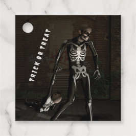 Trick or Treat. Man dressed as skeleton フェイバータグ