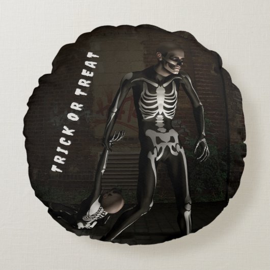 Trick or Treat. Man dressed as skeleton ラウンドクッション (正面)