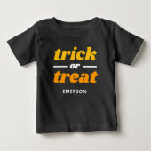 Trick or Treat Monogrammed Halloween ベビーTシャツ (正面)