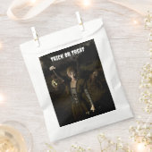 Trick or Treat. Thin female carrying lamp フェイバーバッグ (クリップ留めされた状態)