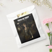 Trick or Treat. Thin female carrying lamp フェイバーバッグ (封をした状態)