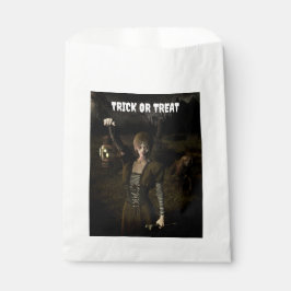 Trick or Treat. Thin female carrying lamp フェイバーバッグ