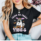 Trick or Treat Vibes Retro Ghost & Candy Halloween Tシャツ