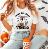 Trick or Treat Vibes Retro Ghost Candy Halloween Tシャツ