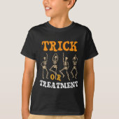 Trick Or Treatment Physical Therapy Skeleton Pt Ha Tシャツ (正面)