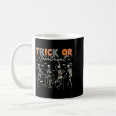Trick Or Treatment Pt Physical Therapy Therapist H コーヒーマグカップ (左)