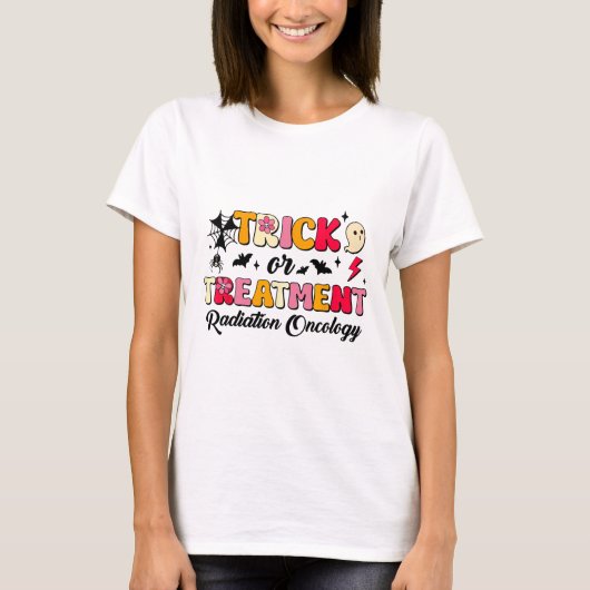 Trick Or Treatment Radiation Oncology Halloween  Tシャツ (正面)
